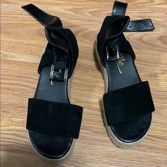 Black Shoes - Picture 4 of 6